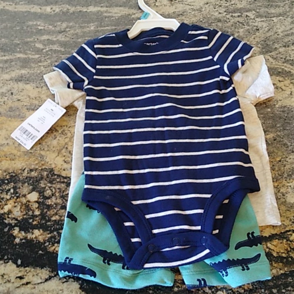 NWT 3pc. Carter's alligator short outfit. - Picture 4 of 6